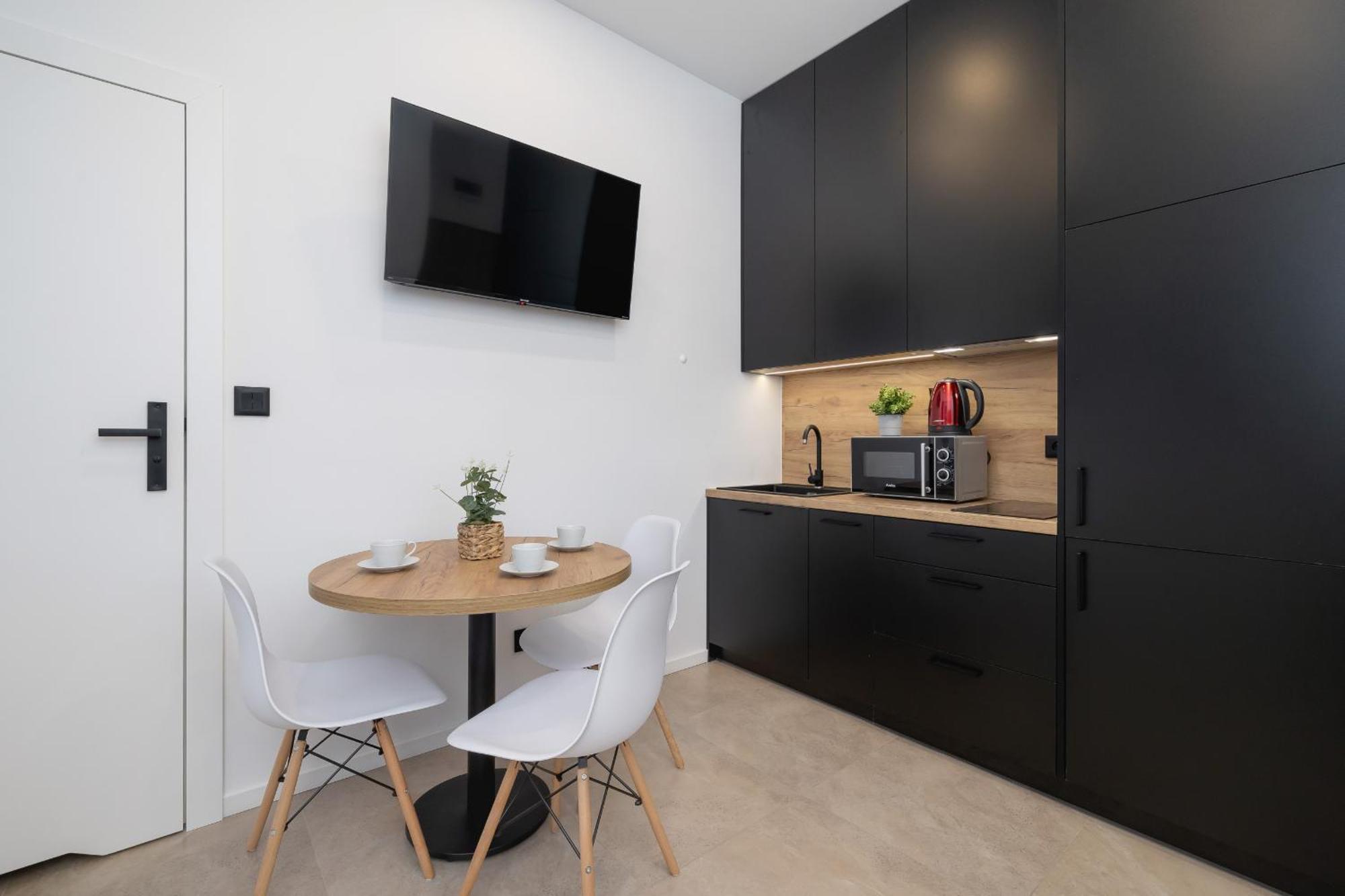 Slowackiego Comfy - Station By Renters Apartment