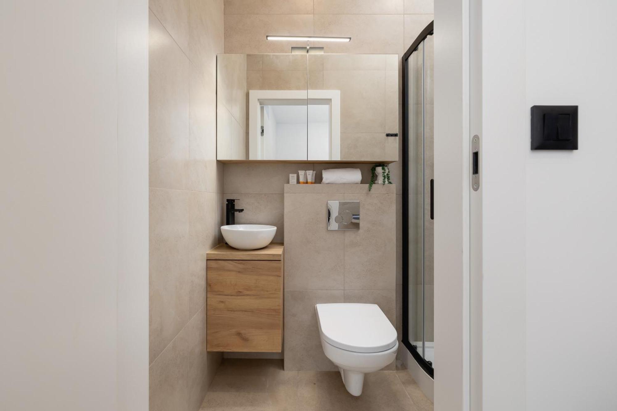 Slowackiego Comfy - Station By Renters Apartment